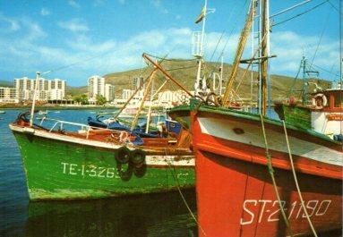 POSTAL PV09587: Barcazas de pesca en el Puerto de Los Cristianos, Tenerife