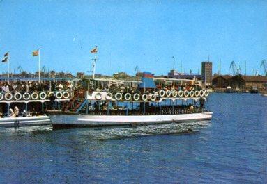 POSTAL PV09585: Barco Golondrina Puerta de la Paz en Barcelona