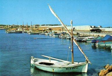 POSTAL PV09362: Barca en el puerto de La Escala, Costa Brava