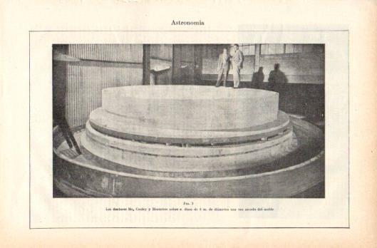 LAMINA V39270: Astronomia, doctores Cauley y Hostetter sobre un disco