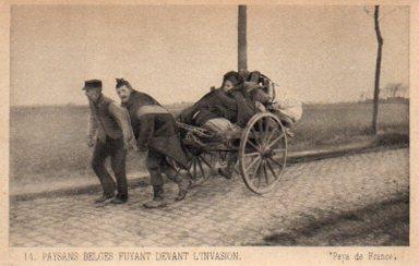POSTAL PV09886: Paysans belges fuyant devant l'invasion