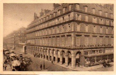 POSTAL PV09778: Au Paradis des Enfants angle rues du Louvre et Rivoli