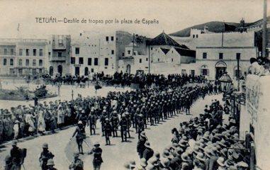 POSTAL PV09817: Desfile de tropas en Plaza España, Tetuan