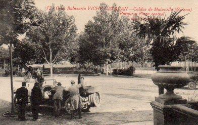 POSTAL PV09823: Parque y Plaza Gran Balneario Vichy Catalan, Caldas de Malavella