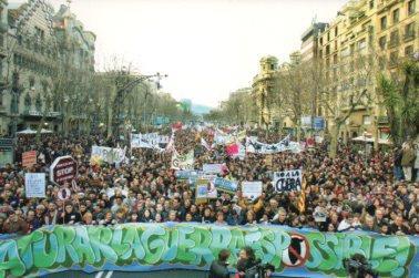 POSTAL PV10102: Barcelona per la pau, pancarta contra la guerra a l'Iraq