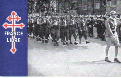 POSTAL PV11005: Forces françaises libres dans les rues de Londres