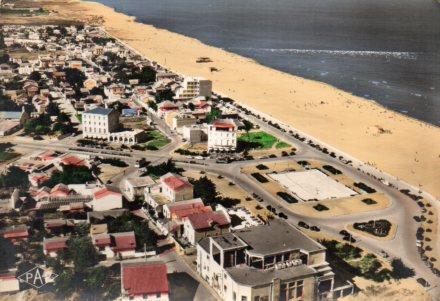 POSTAL PV11072: Le Rond Point, Canet Plage