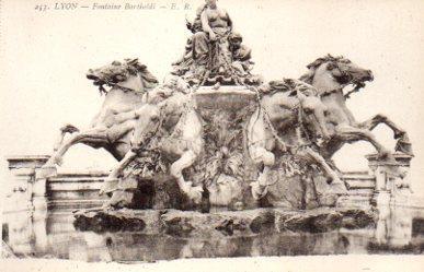 POSTAL PV10946: Lyon. Fontaine Bartholdi