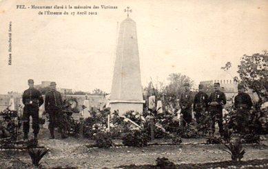 POSTAL PV10970: Fez. Monument eleve a la memoire des Victimes de l'Emente du 17 Avril 1912