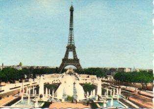 POSTAL PV10419: Les Fontaines du Palais de Chaillot et la Tour Eiffel, Paris