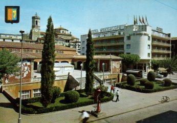 POSTAL PV10616: Olot, plaza Mercado y Hotel Montsacopa