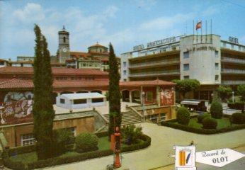 POSTAL PV10621: Plaza y hotel Montsacopa en Olot