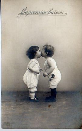 POSTAL PV11206: Le premier baiser