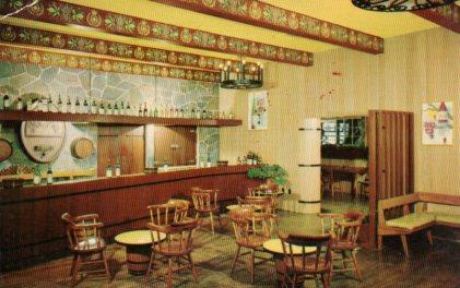 POSTAL PV11244: Interior view of tasting room of the Italian Swiss Colony Winery