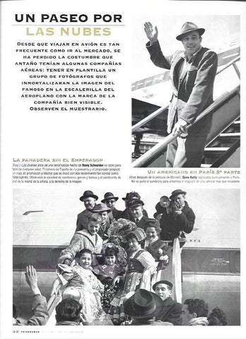 LAMINA 37206: Gene Kelly y Romy Schneider bajando de aviones