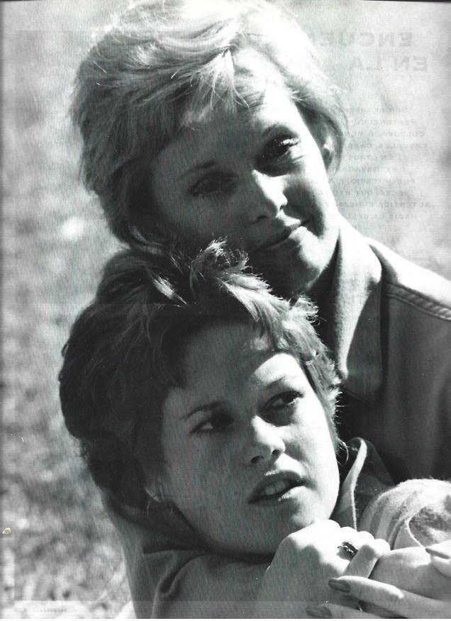 LAMINA 37197: Tippi Hedren y Melanie Griffith
