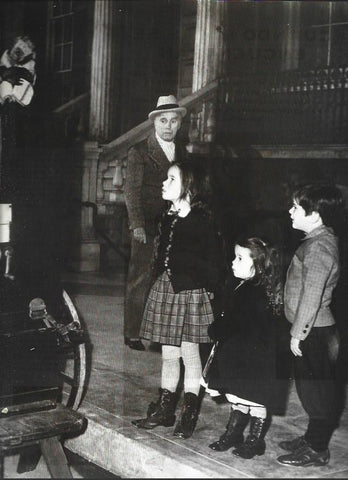 LAMINA 37193: Charles Chaplin con tres de sus hijos