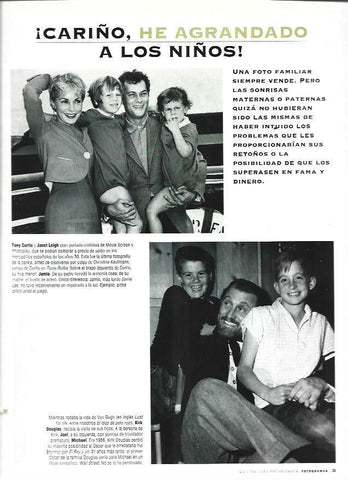 LAMINA 37192: Tony Curtis y Kirk Douglas con sus familias