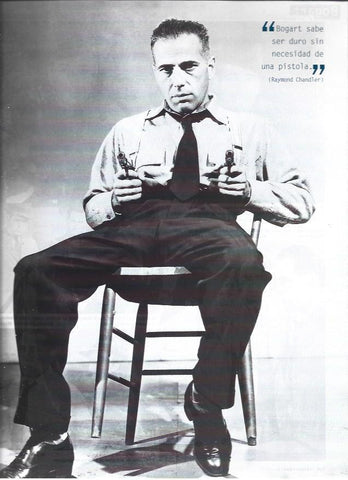 LAMINA 37281: Bogart sentado con pistolas