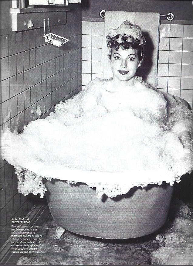 LAMINA 37215: Ava Gardner en la bañera