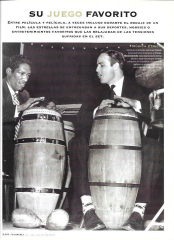LAMINA 37250: Marlon Brando tocando los bongos