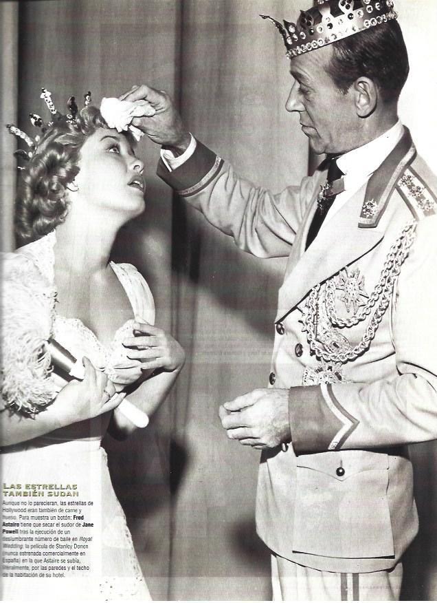 LAMINA 37234: Fred Astaire secando el sudor a Jane Powell