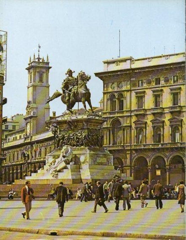 LAMINA V43167: Monumento a V. Emanuel II en Piazza del Duomo , Milan