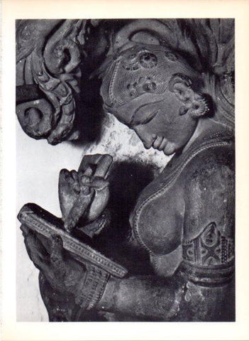 LAMINA V43577: Joven escribiendo escultura periodo Candella de Khajuraho