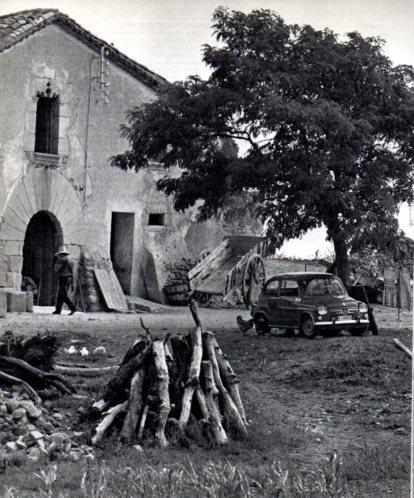 LAMINA V45392: Masia al poblament de la Selva