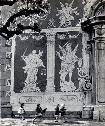 LAMINA V45431: Façana esglesia de Sant Celoni esgrafiats