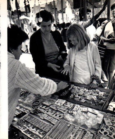 LAMINA V45421: Mercat al carrer a Olot