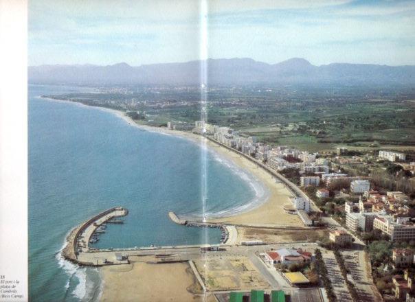 LAMINA V45366: Vista aeria del port i platja de Cambrils