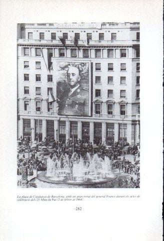 LAMINA V45125: Retrat de Franco a la plaça Catalunya, Barcelona 1964