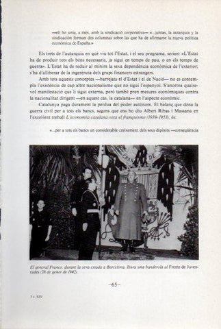 LAMINA V45082: Franco lliura banderola al Frente de Juventudes, Barcelona 1942