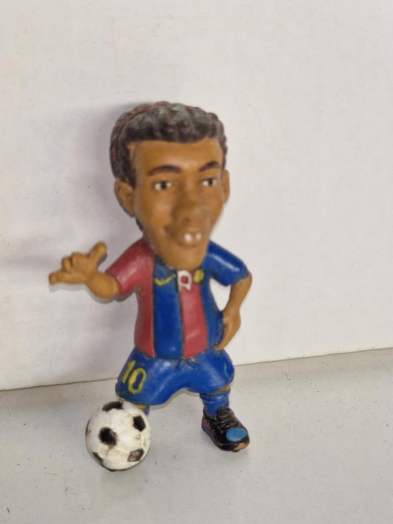 Figura de PVC: Ronaldinho, con el numero 10 de la camiseta del F.C. Barcelona