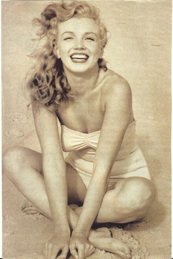 LAMINA 37633: Marilyn Monroe en la playa