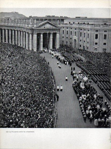 LAMINA V45742: Procesion del Corpus entre las columnatas de Plaza San Pedro