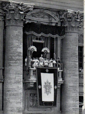 LAMINA V45740: Pio XII bendicion Urbi et Orbi en Plaza San Pedro detalle