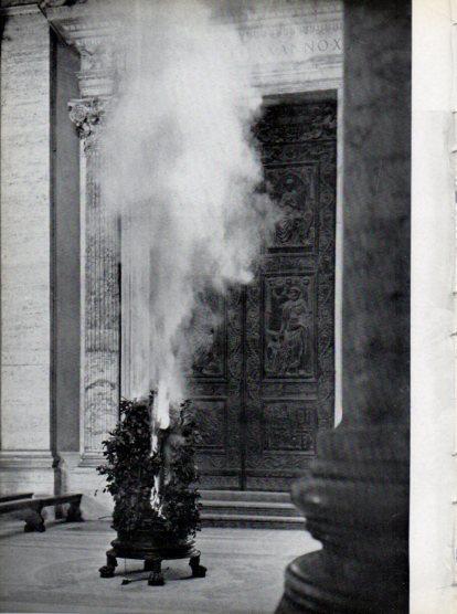 LAMINA V45738: Fuego Pascual el Sabado Santo en San Pedro