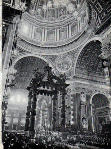 LAMINA V45751: Pio XII cubierto por el baldaquino en Templo de San Pedro