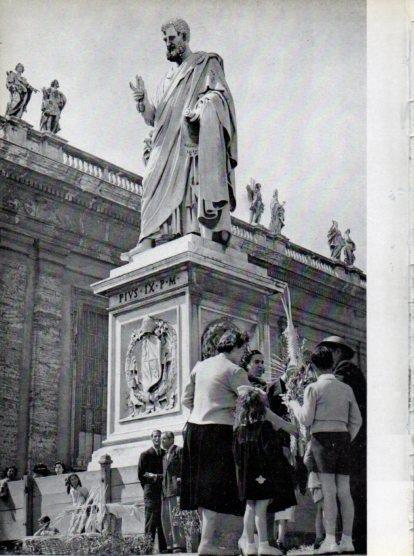 LAMINA V45732: Domingo de Ramos en la Plaza de San Pedro