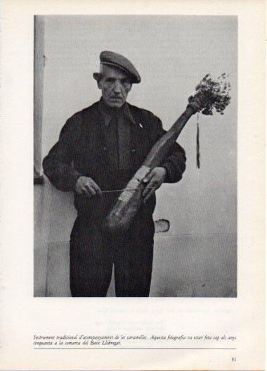 LAMINA V45789: Instrument d'acompanyament de les caramelles, Baix Llobregat 1950