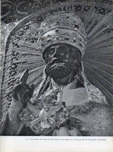 LAMINA V45609: Estatua de bronce de San Pedro con traje de gala