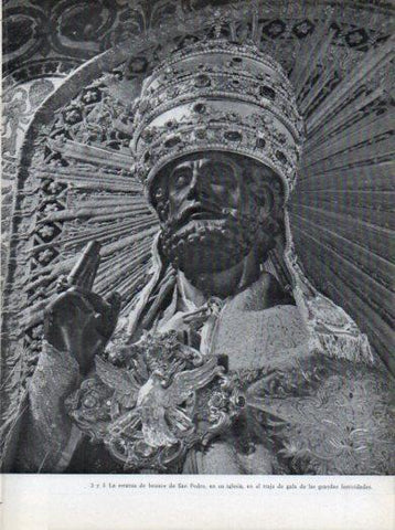 LAMINA V45609: Estatua de bronce de San Pedro con traje de gala
