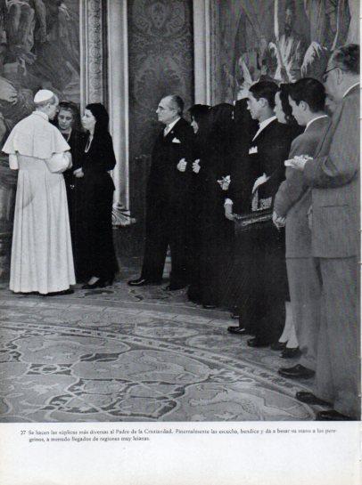 LAMINA V45617: Papa Pio XII junto a peregrinos