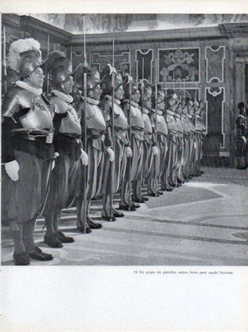 LAMINA V45631: Guardias suizos rindiendo honores