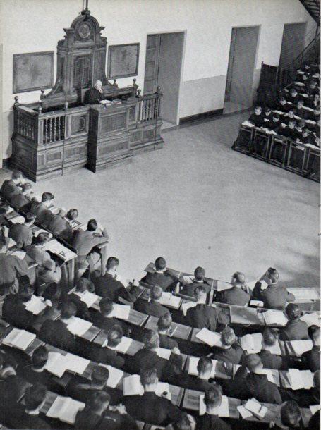 LAMINA V45669: Preleccion en Aula Magna, Universidad Gregoriana