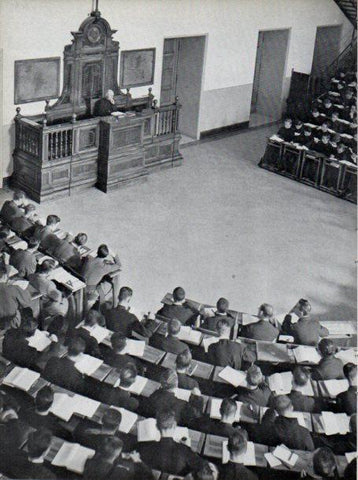 LAMINA V45669: Preleccion en Aula Magna, Universidad Gregoriana