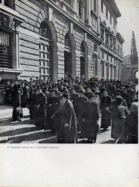 LAMINA V45670: Estudiantes de la Universidad Gregoriana, Roma