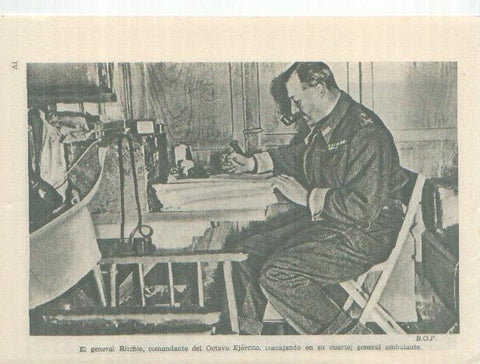 Lamina C-7: Churchill recibiendo un obsequio de la obrera Grace Stoddart y El general Ritchie